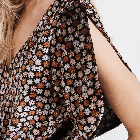 Madewell velvet ruffle top in petite blooms - Picture 4 of 7